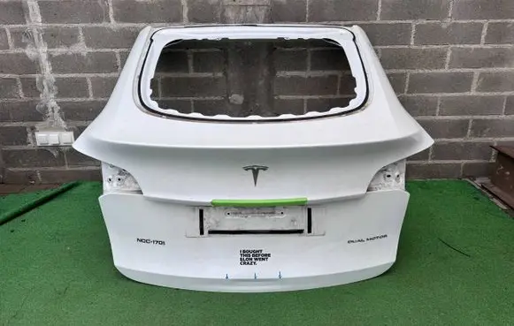 Tesla Model Y Tailgate/trunk/boot lid 