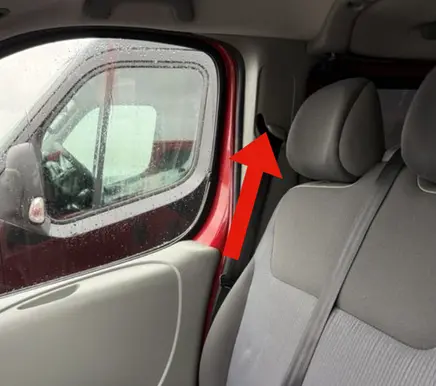 Opel Vivaro (B) pillar trim (top) 4838041 4838039