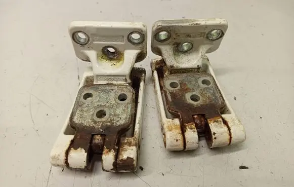 Rear door hinge set