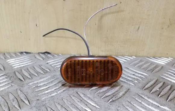 Front fender indicator light