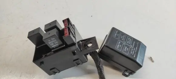 Mitsubishi Carisma Fuse module 28Y5D0 521F024