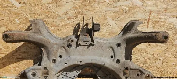 Toyota Prius (NHW20) Front subframe