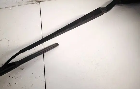 Nissan Almera Tino Front wiper blade arm