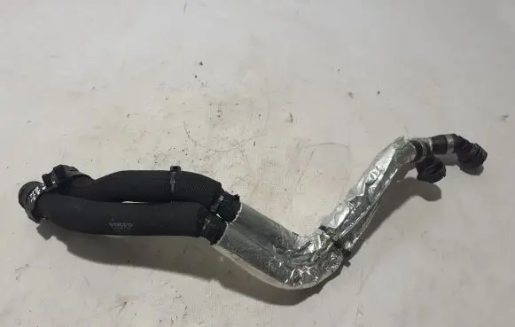Volvo C40 Engine coolant pipe/hose 32339718