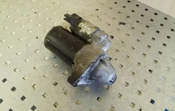 Toyota Yaris Starter motor 281000N010