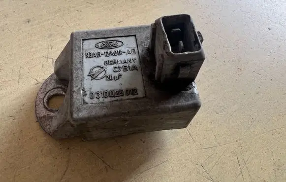 Ford Mondeo MK II Ignition amplifier control unit 93AB12A019AB