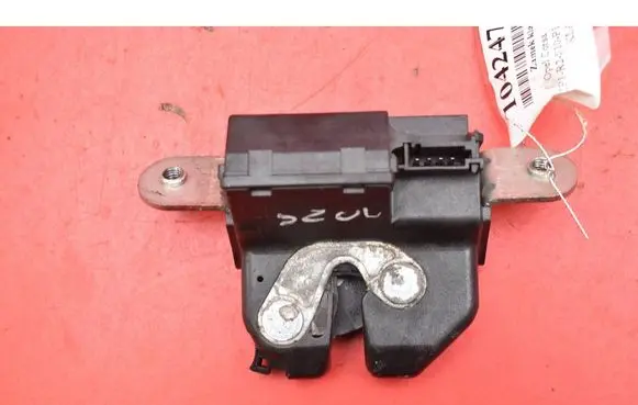 Opel Corsa D Tailgate/trunk/boot lock/catch/latch 55701971