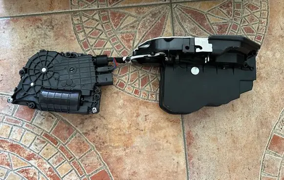 BMW X5 E70 Front door lock 51217315022