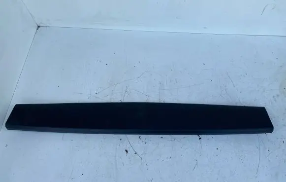 Tailgate trim