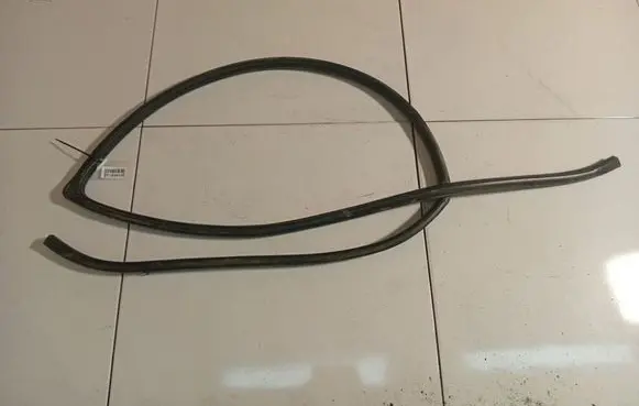 Toyota Corolla Verso AR10 Rubber seal front coupe door 