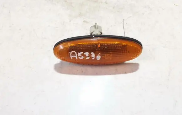 Mazda 323 F Front fender indicator light
