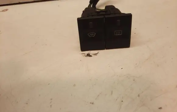 Ford Mondeo Mk III Windscreen/window heater switch 187t-18k574-aa