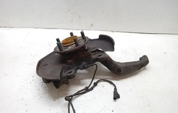 Land Rover Discovery 3 - LR3 Front wheel hub spindle knuckle
