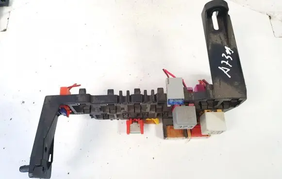 Volkswagen PASSAT B5.5 Fuse box set 8d1937545