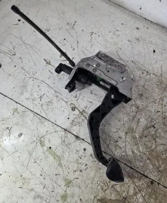 Volkswagen Fox Clutch pedal 
