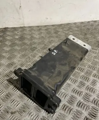 Audi A8 S8 D4 4H Radiator support slam panel bracket 4H0805130B