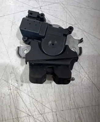Mitsubishi Lancer VIII Loading door lock 