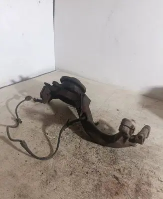 Volkswagen PASSAT B5 Front wheel hub spindle knuckle