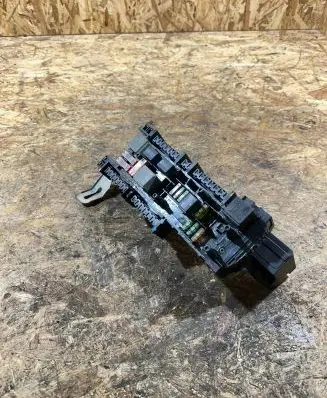 Mercedes-Benz C W204 Fuse module 168298 43444546 1670660