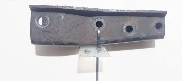 Engine mounting bracket