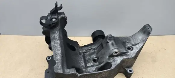 BMW 3 E90 E91 Generator/alternator bracket 7802639