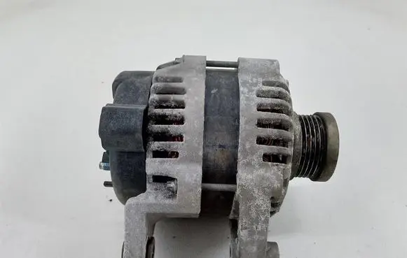 Opel Zafira C Generator/alternator 13581885