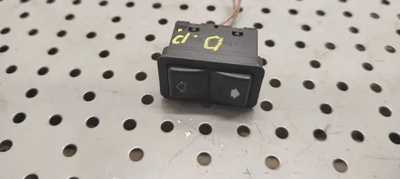 BMW 5 E39 Electric window control switch 8368974