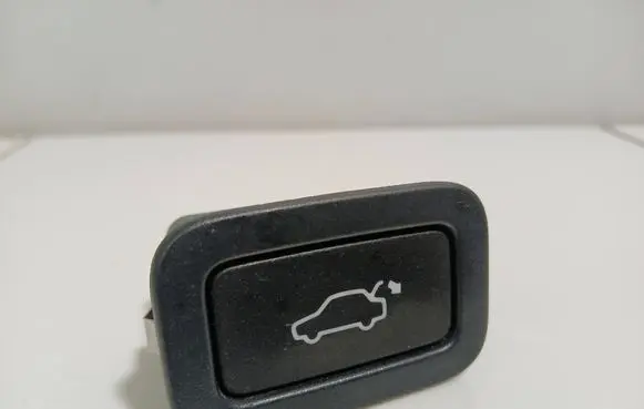 Volvo V70 Tailgate/trunk/boot open switch 31264960