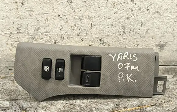Toyota Yaris Electric window control switch 742320D110