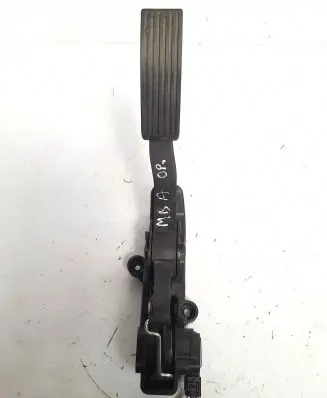 Mercedes-Benz A W169 Accelerator throttle pedal A1693000304 000502 120905