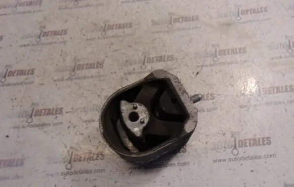 Mercedes-Benz B W245 Engine mount bracket A1692401417