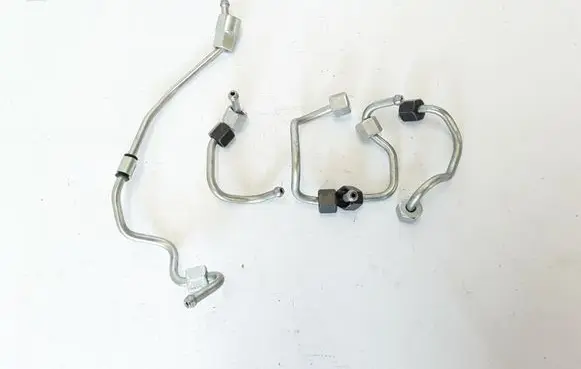 Volvo XC40 Fuel injector supply line/pipe 31303505
