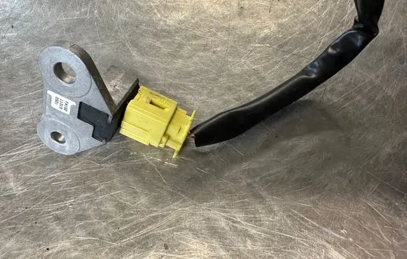 Nissan Qashqai Airbag deployment crash/impact sensor