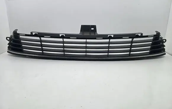 Toyota Auris E180 Front bumper lower grill 5311202680