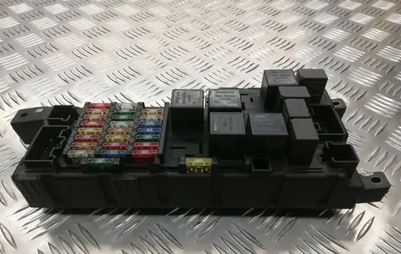 Volvo V70 Fuse module 8637841 518323324