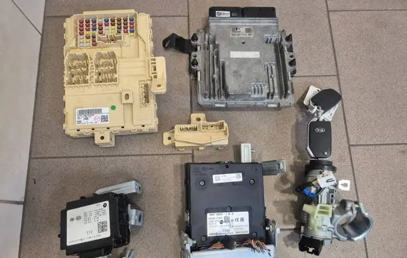 KIA Ceed Engine ECU kit and lock set 391002U205