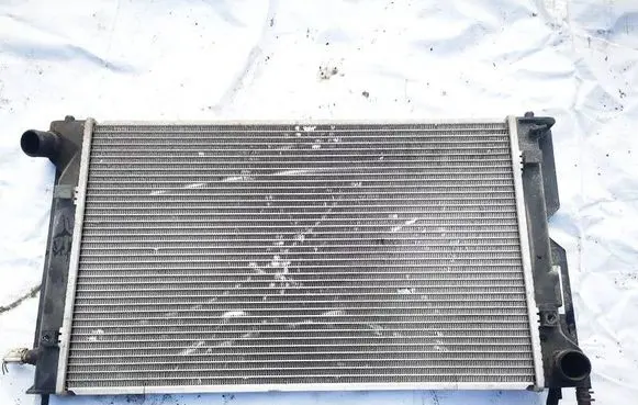 Toyota Corolla Verso E121 Coolant radiator 64647A 0013172