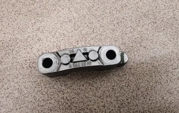Mercedes-Benz A W169 Camshaft holder A6400003