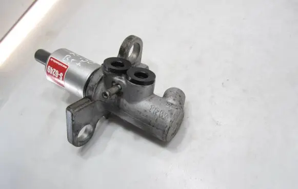 Volkswagen PASSAT B5.5 Master brake cylinder