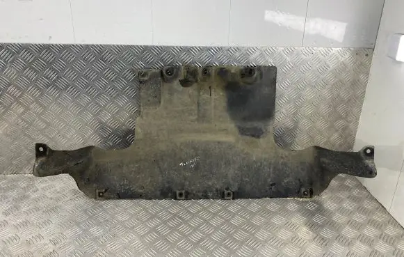 Volkswagen Touareg II Engine splash shield/under tray 7P0825285
