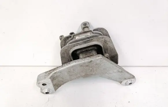 Volkswagen Jetta VI Engine mount bracket 5Q0199262CM G3398100