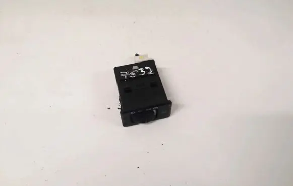 Nissan X-Trail T30 Headlight level height control switch