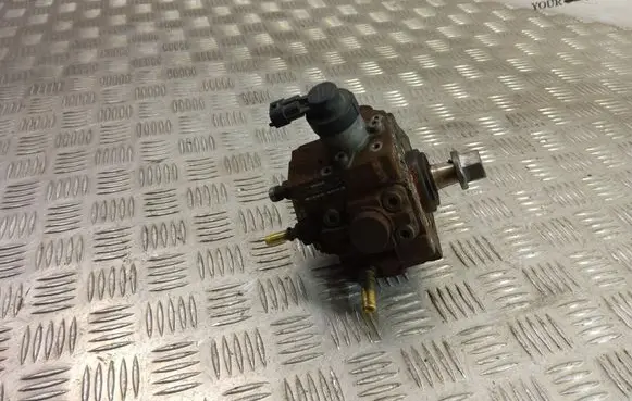 Peugeot 3008 I Fuel injection high pressure pump 9683703780A 0445010102