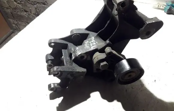 Peugeot 306 Generator/alternator belt tensioner