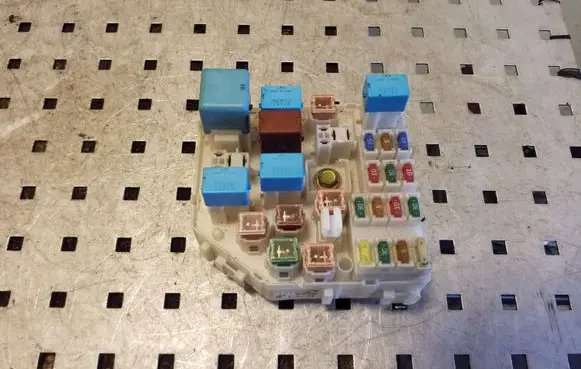 Toyota RAV 4 (XA20) Fuse module