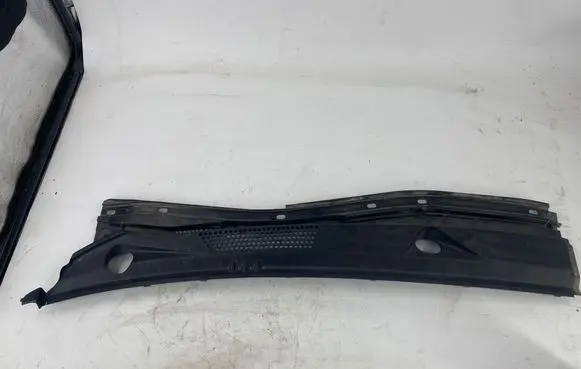 Mitsubishi L200 Wiper trim MN117709