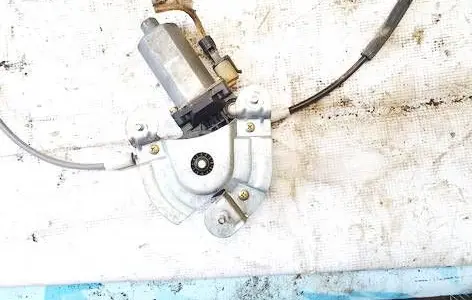 Renault Megane I Front door window regulator motor 0130821721