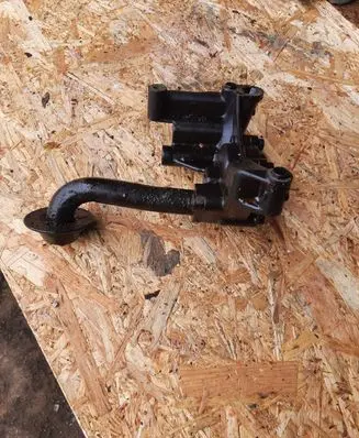 Volkswagen Golf IV Oil pump 06A115105 670815552