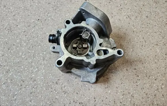 Audi A3 S3 8V Vacuum pump 06K145100AA