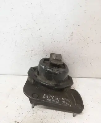 BMW 7 E65 E66 Engine mount bracket